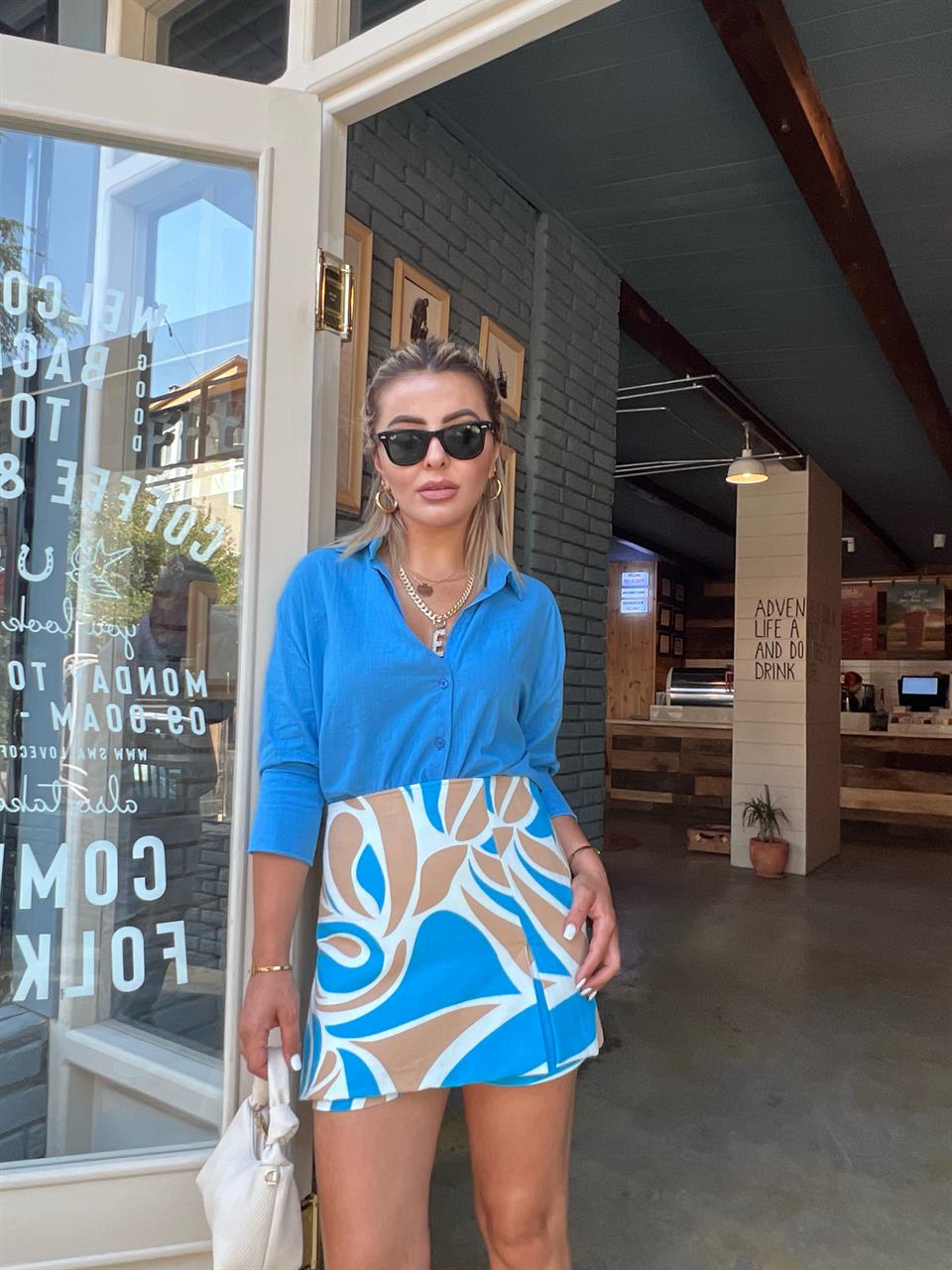 Front Slit Patterned Short Skirt