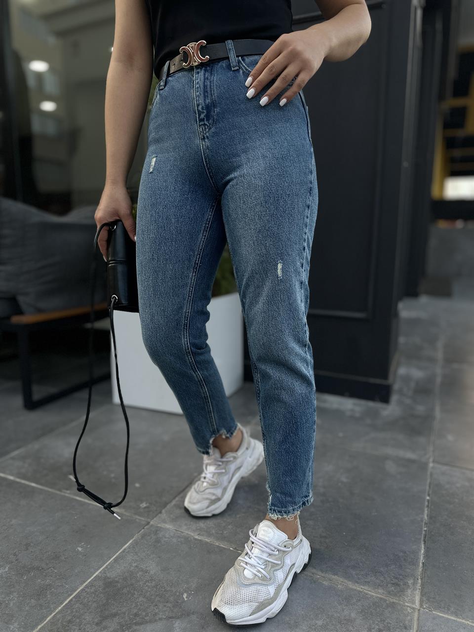 Mom Jeans with Detailed Hem