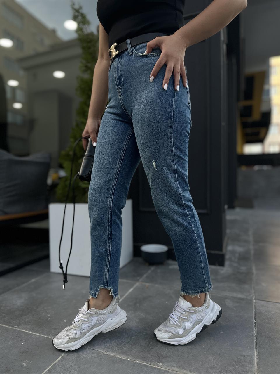 Mom Jeans with Detailed Hem