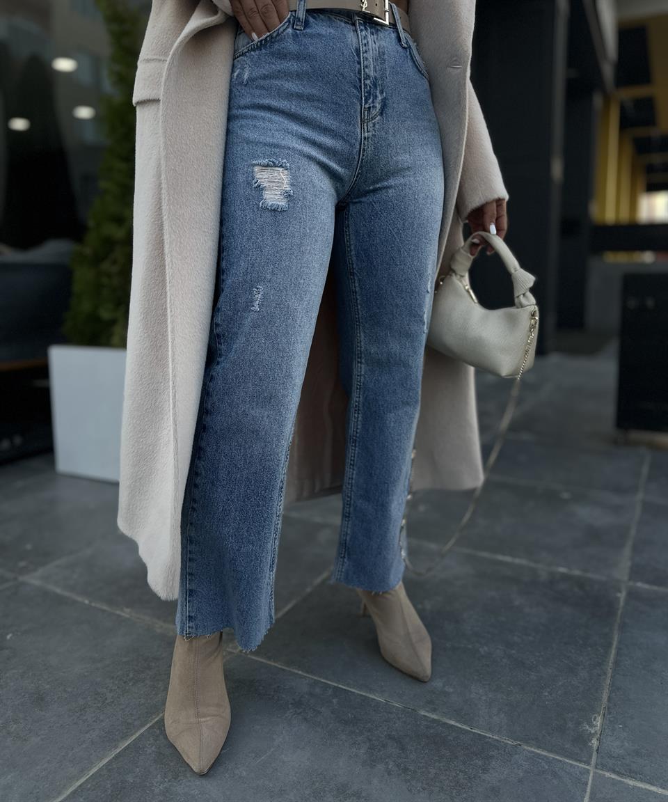 Wide Leg Jeans with Cropped Hem