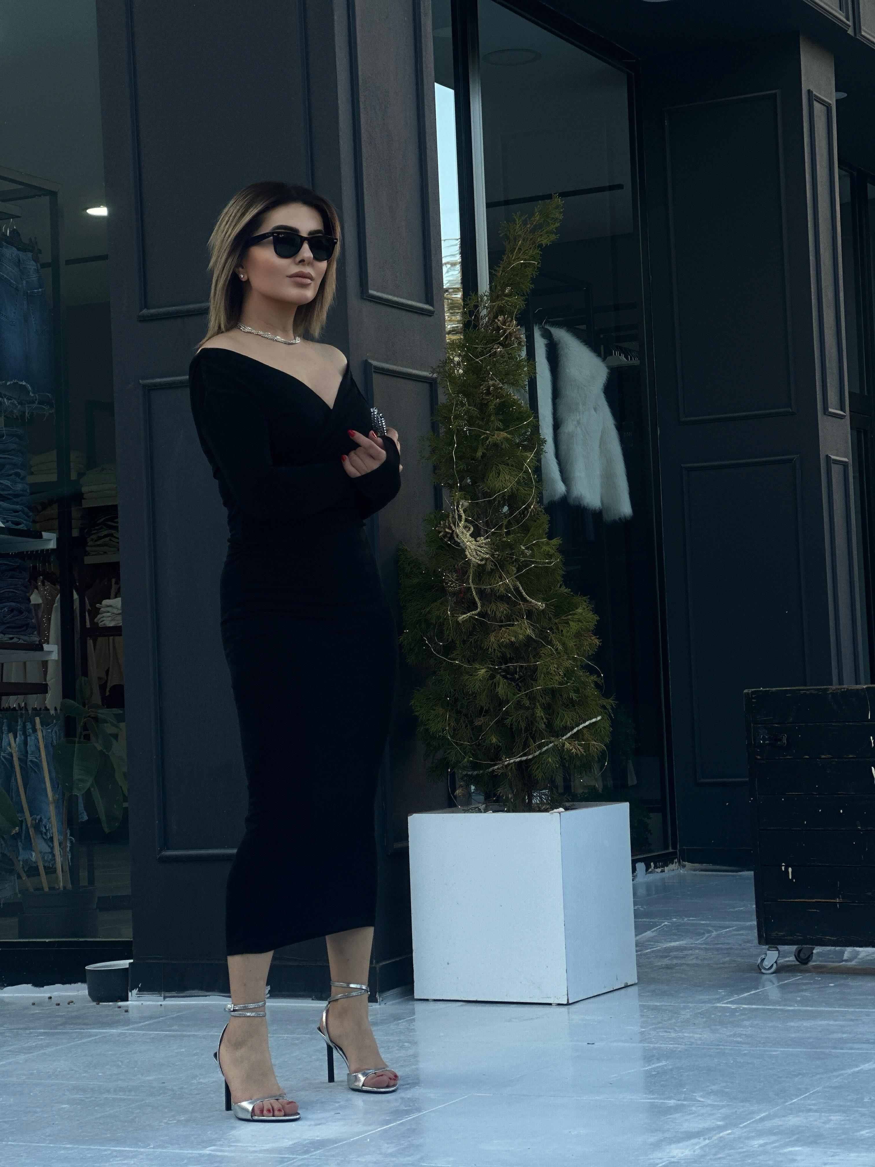 Siyah Asimetrik Omuz Detaylı Kruvaze Elbise 