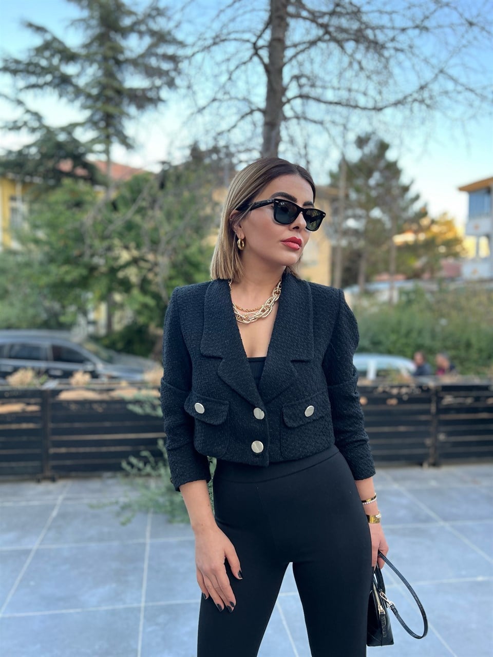 Siyah Buklet Kısa Ceket
