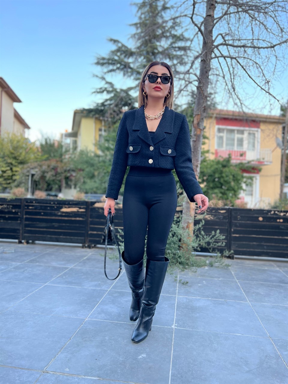 Siyah Buklet Kısa Ceket