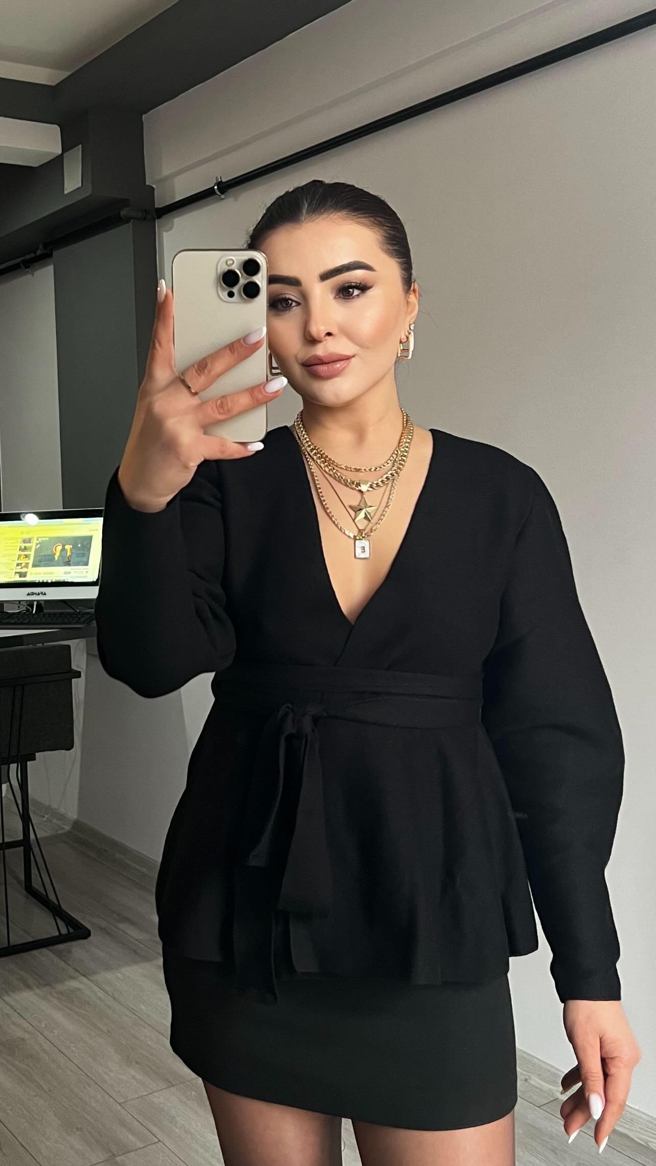 كارديجان أسود مع حزام شبكي فولاذي