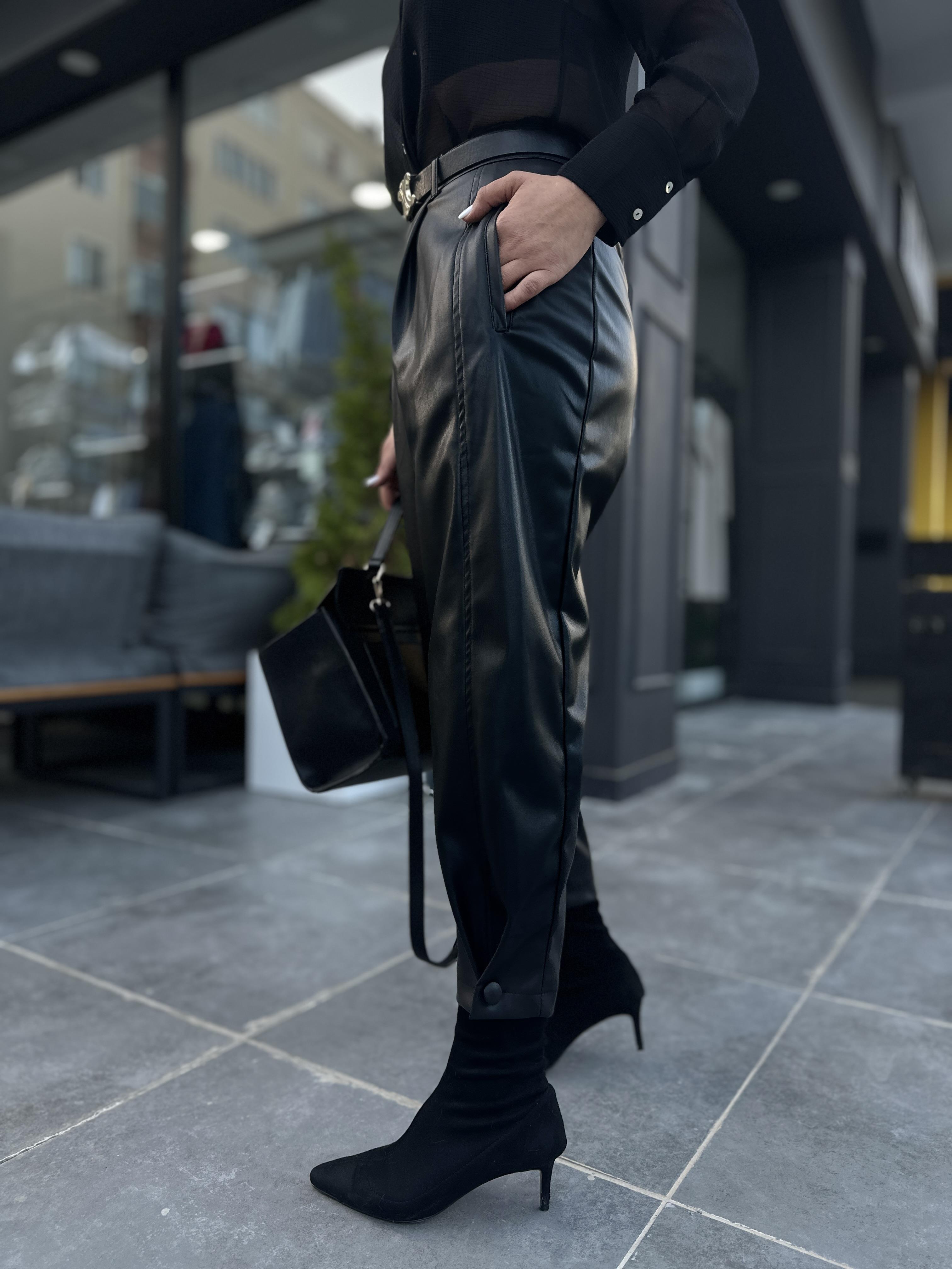 Siyah Deri Paça Düğmeli Slouchy Pantolon