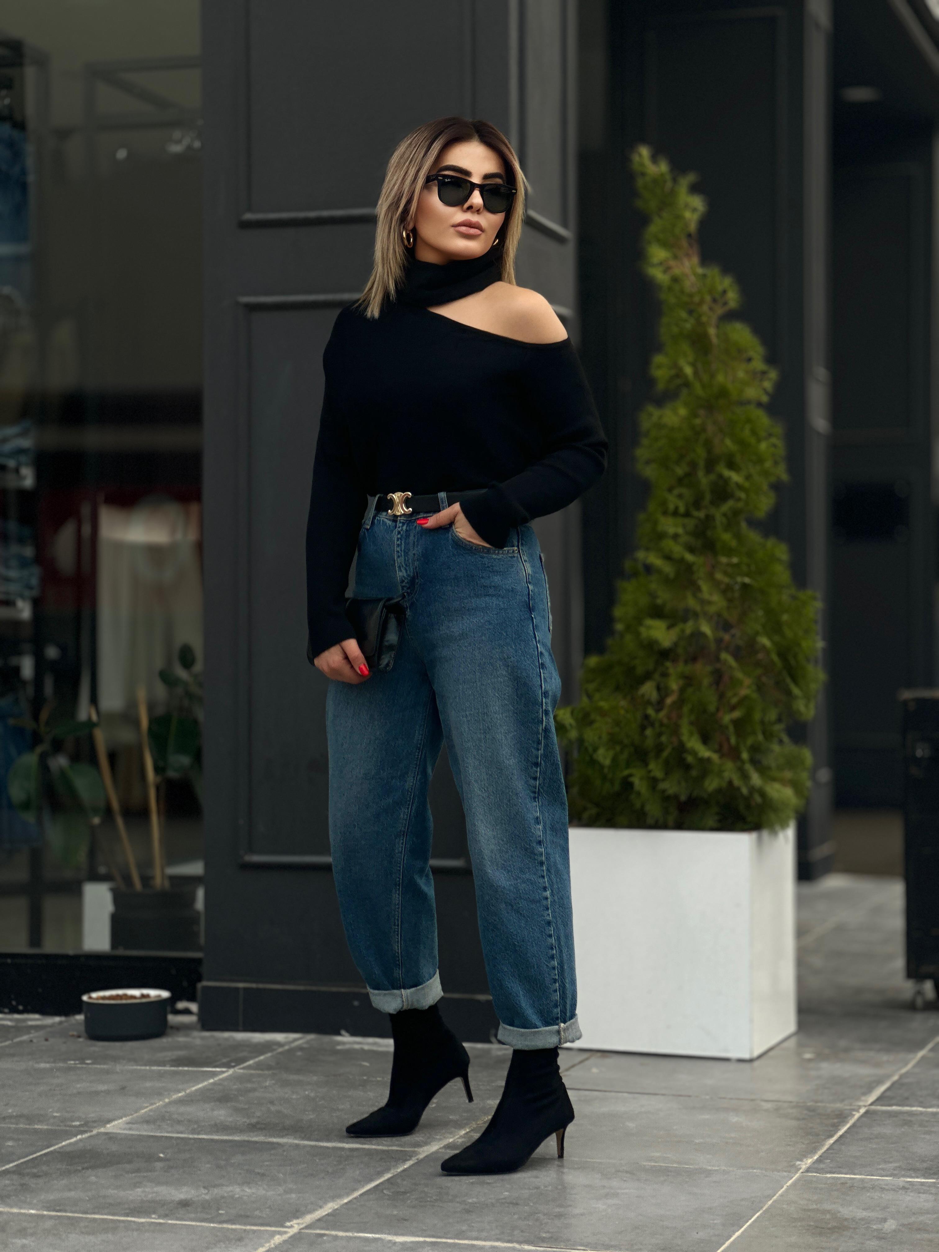 Black Drop Shoulder Knit Sweater with Detachable Neckline