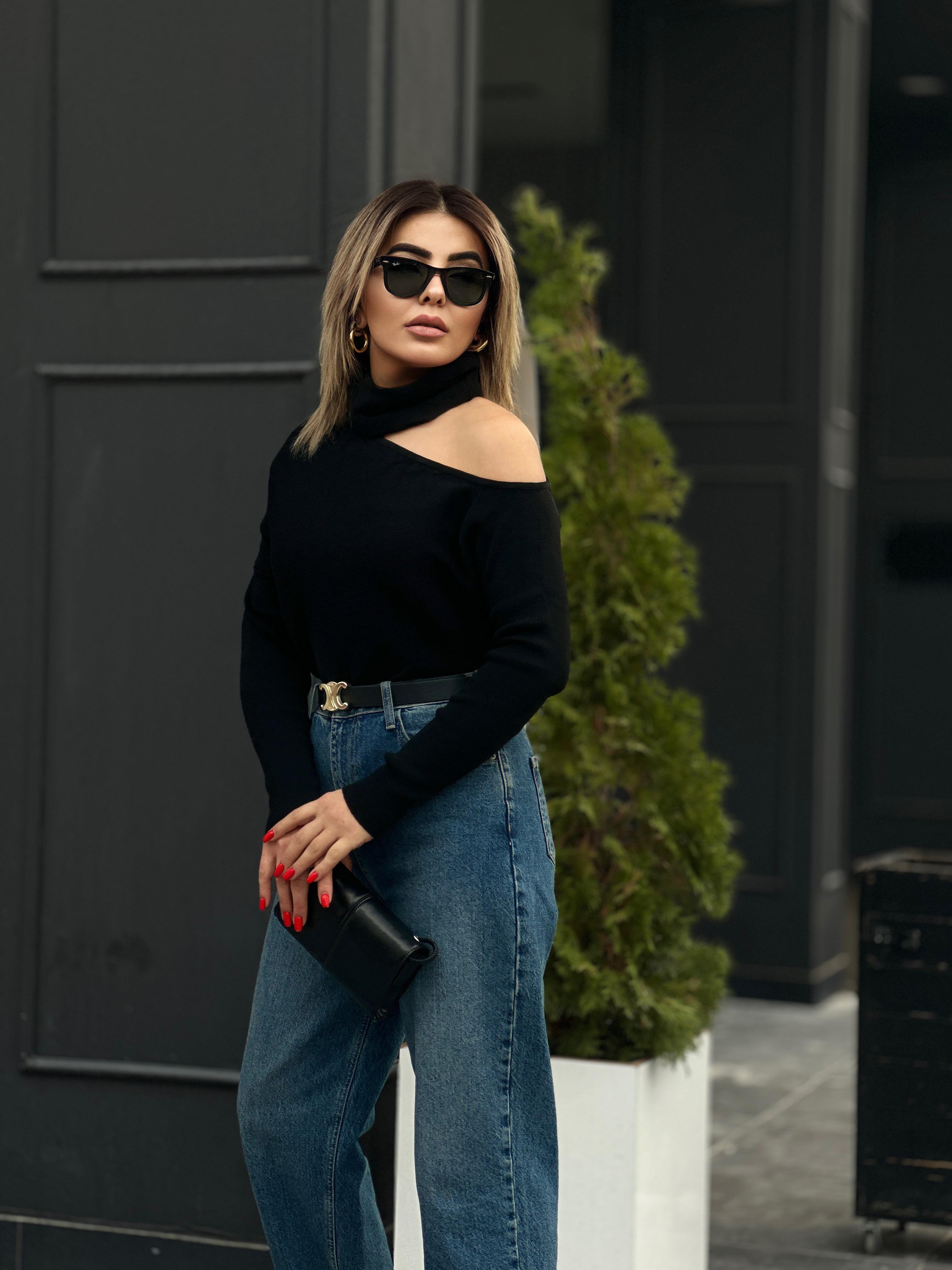 Black Drop Shoulder Knit Sweater with Detachable Neckline