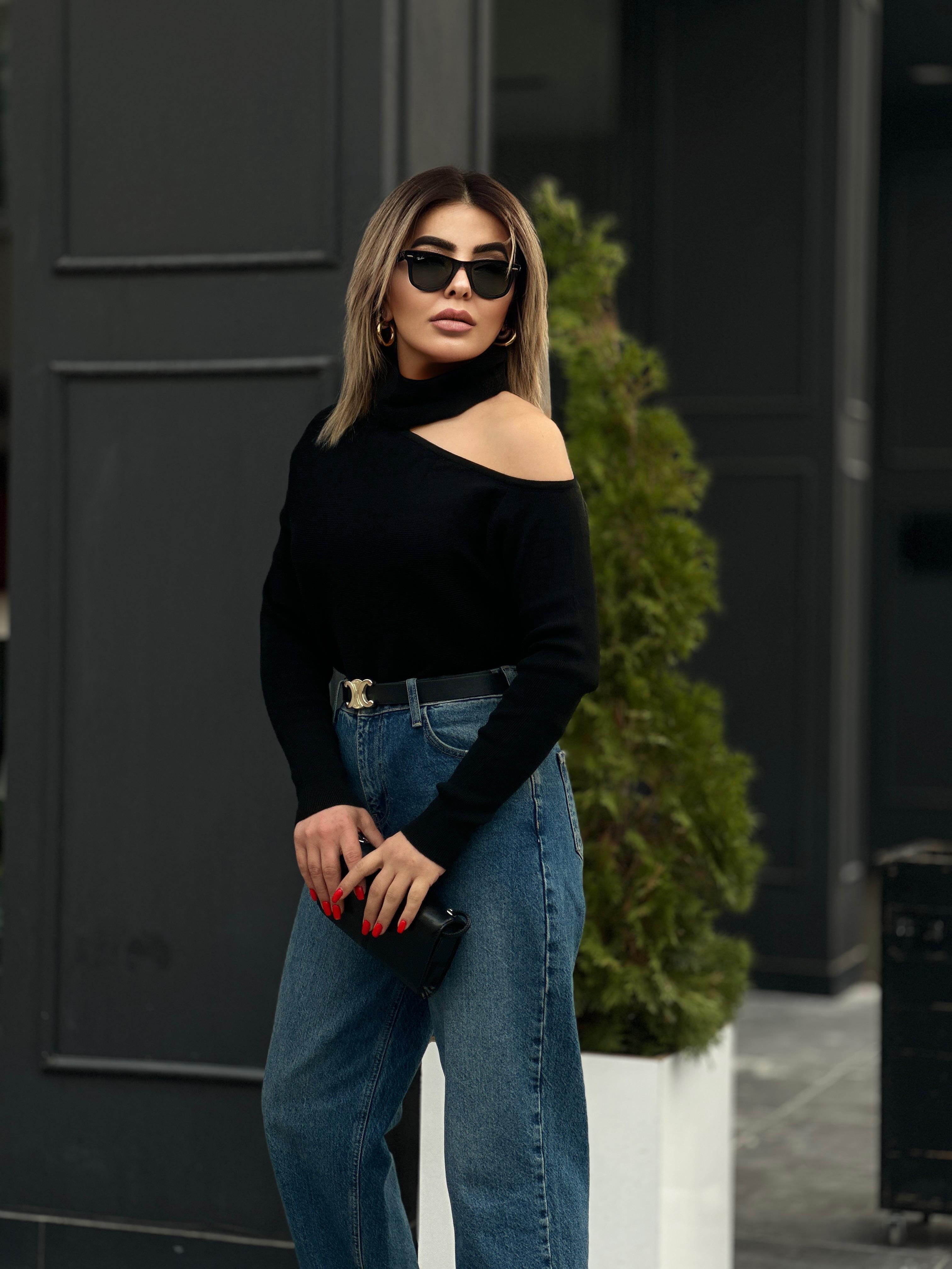 Black Drop Shoulder Knit Sweater with Detachable Neckline