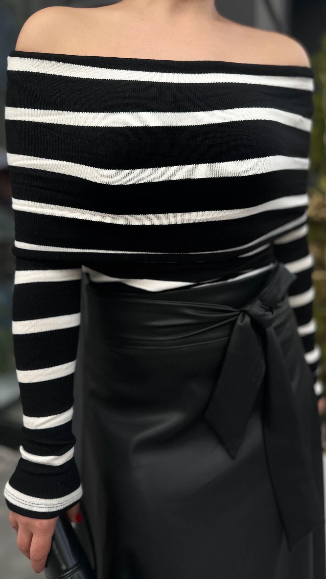 Black and Off-White Madonna Collar Knitted Blouse