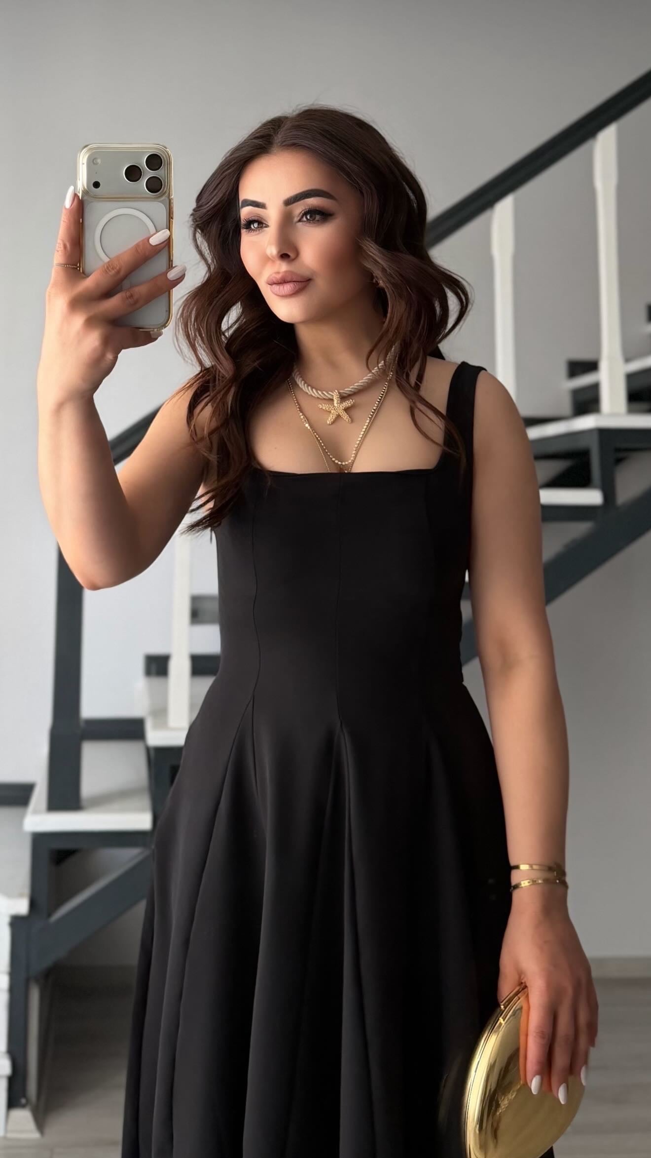 Siyah Kare Yaka Kuşaklı Midi Elbise