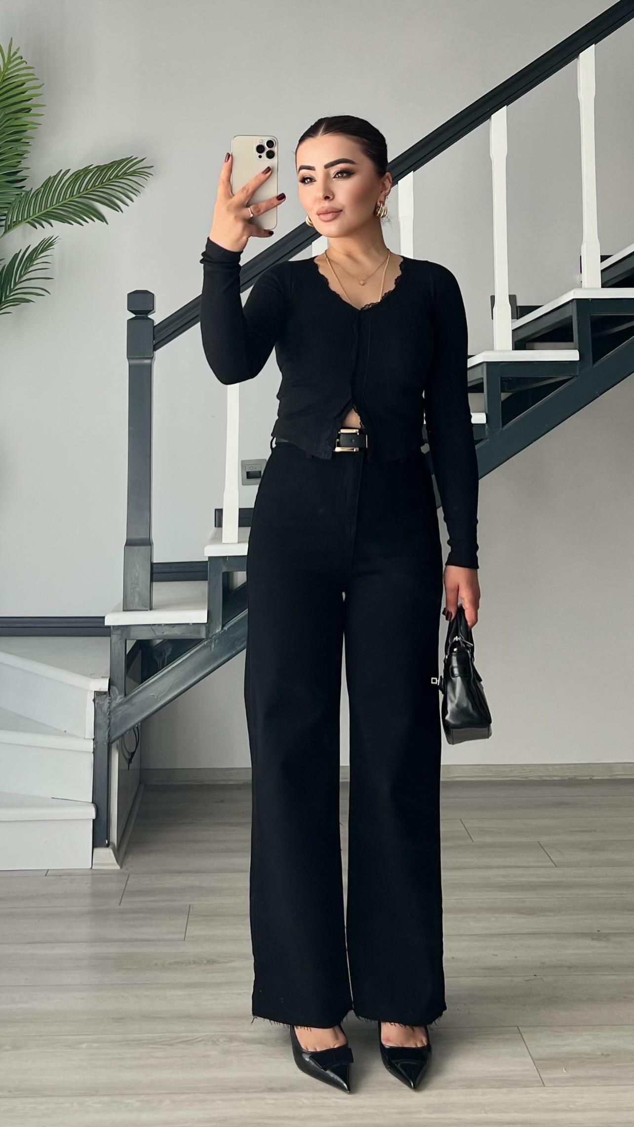 Black Straight Jeans with Belt