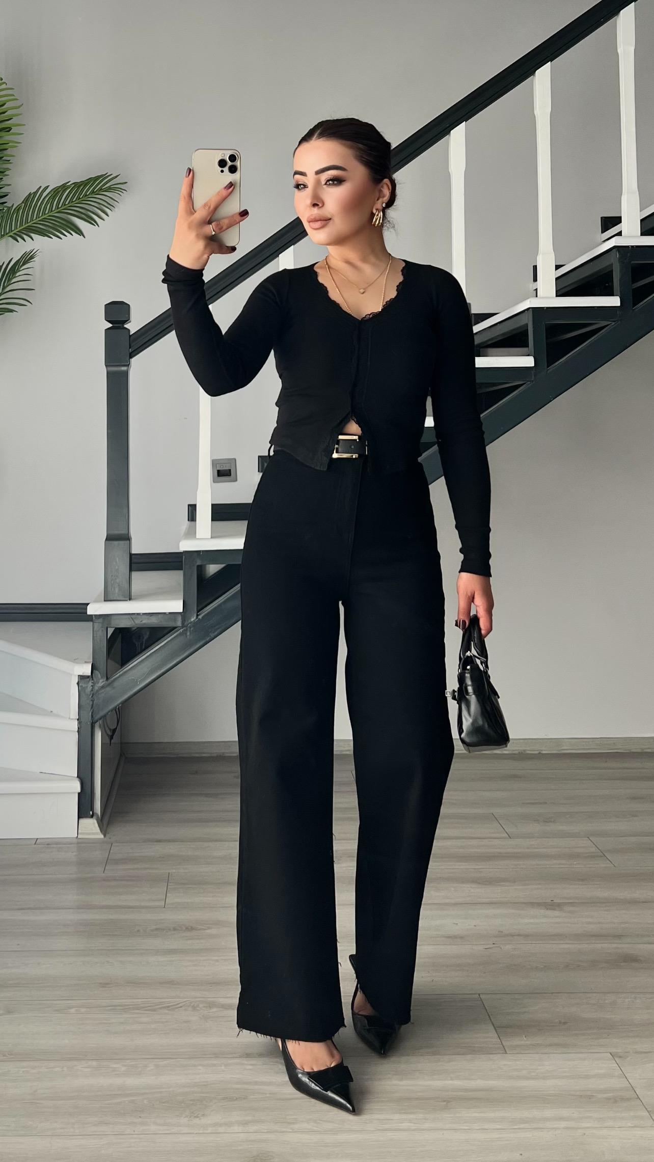 Black Straight Jeans with Belt