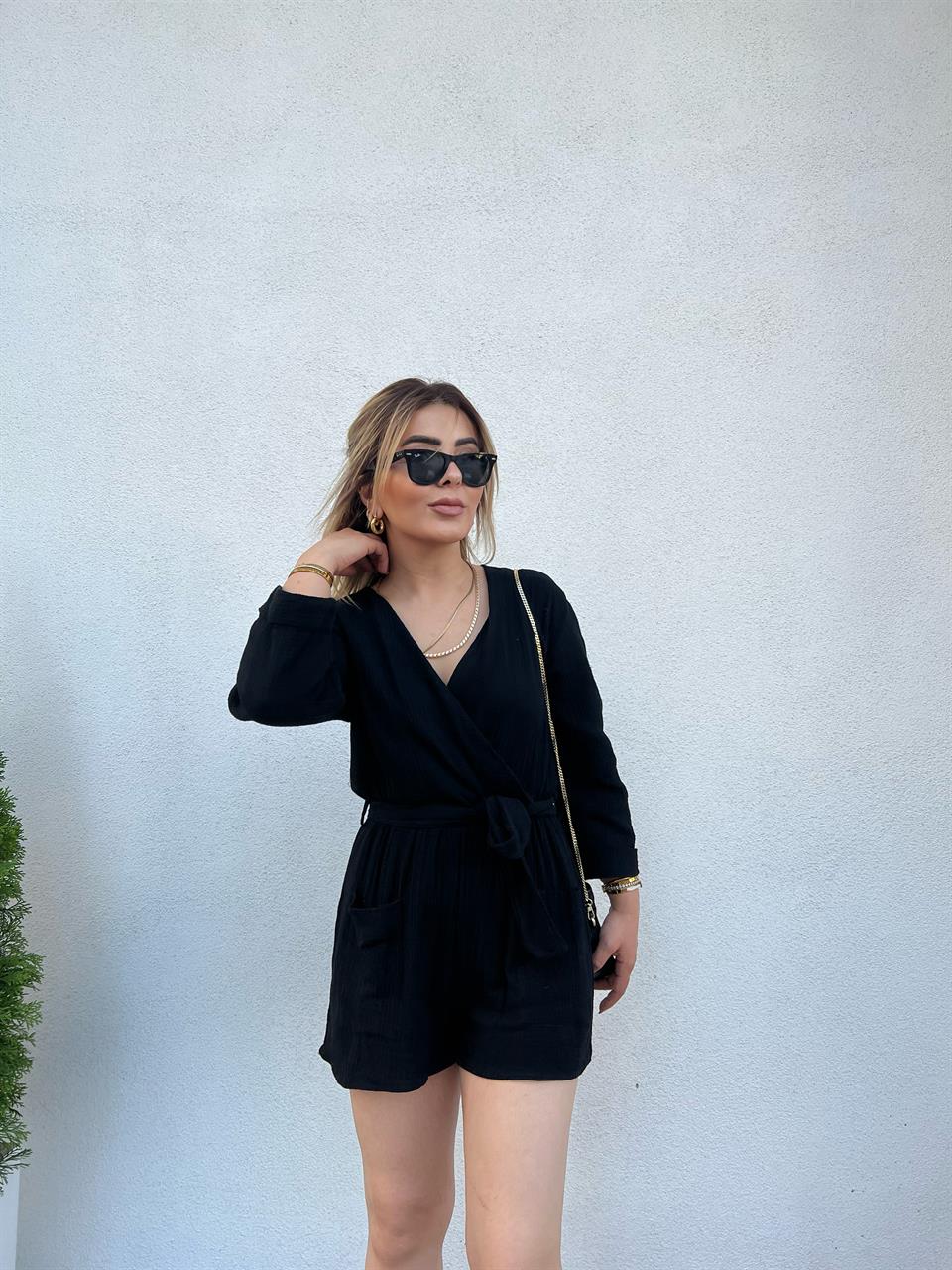 جمبسوت أسود من الموسلين مع حزام
