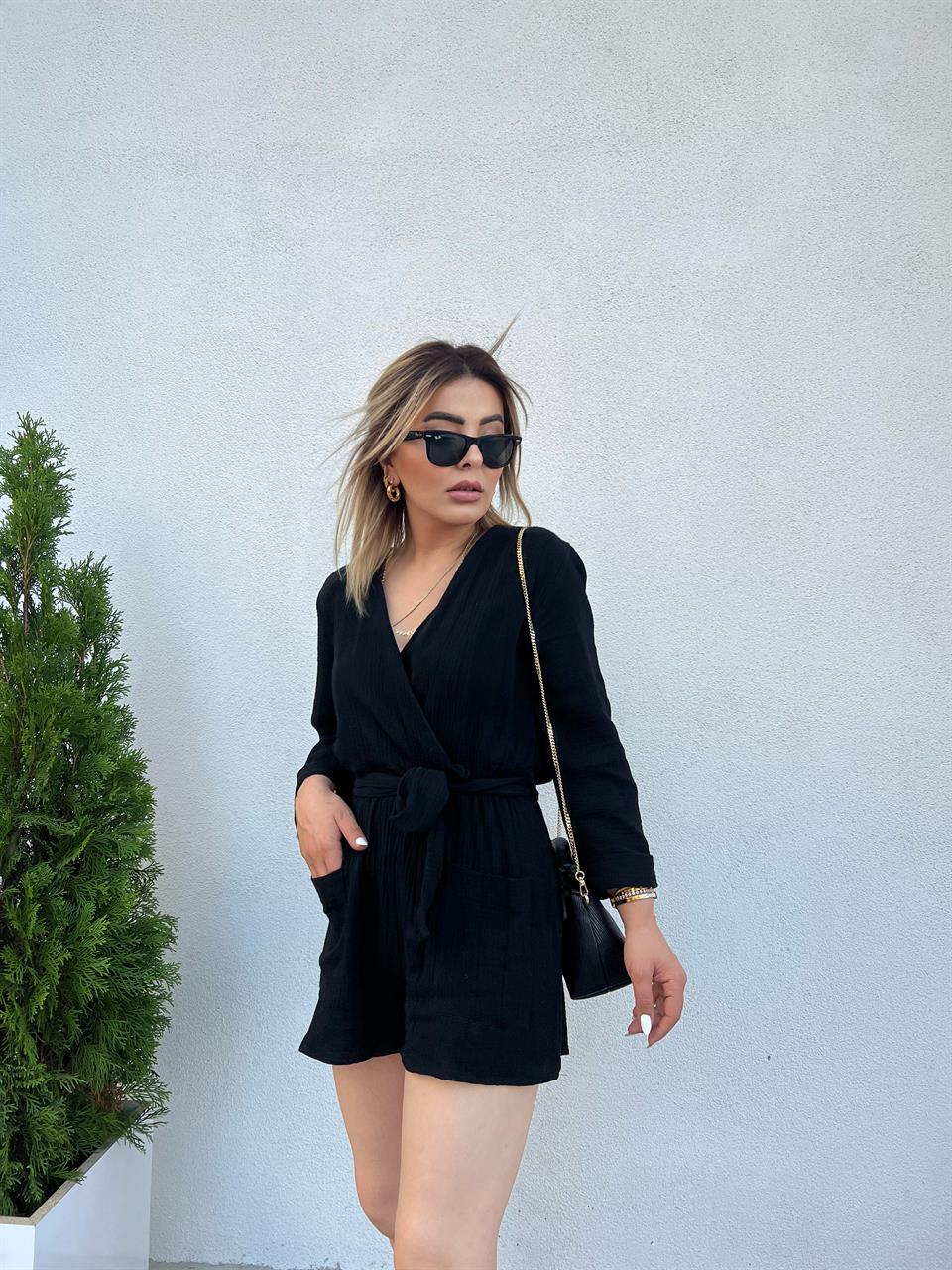 جمبسوت أسود من الموسلين مع حزام