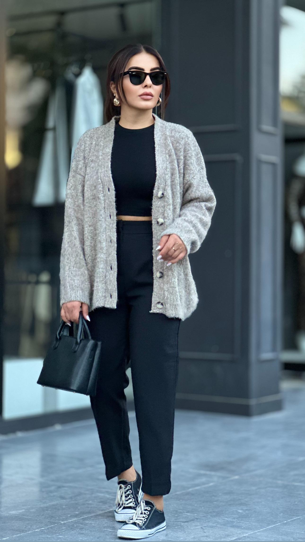 Siyah Paça Yırtmaçlı Crep Kumaş Klasik Pantolon