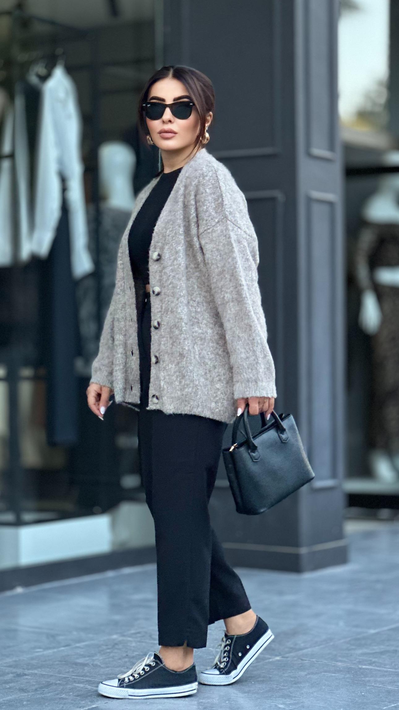 Siyah Paça Yırtmaçlı Crep Kumaş Klasik Pantolon