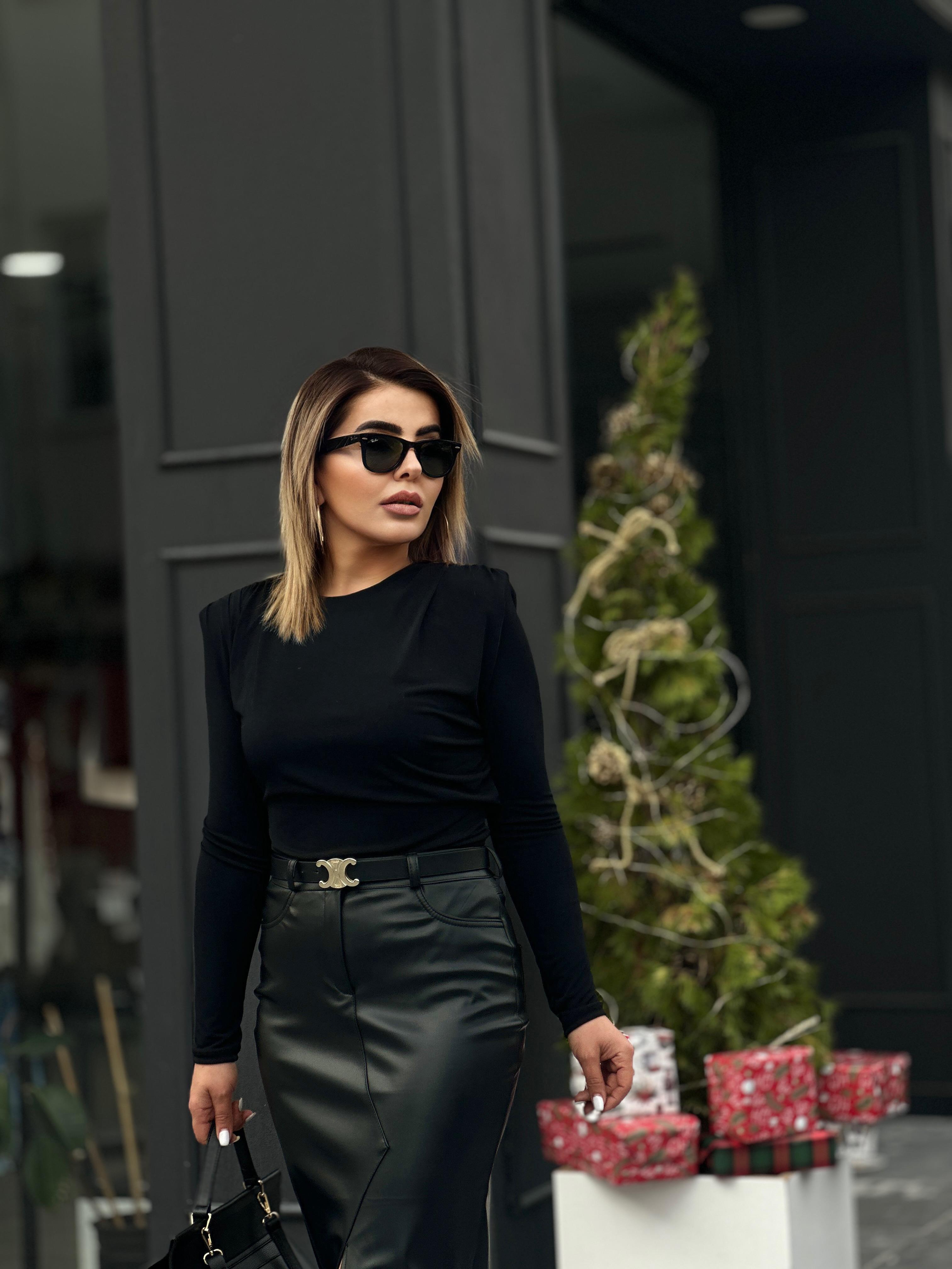Siyah Vatkalı Drapeli Bodysuit