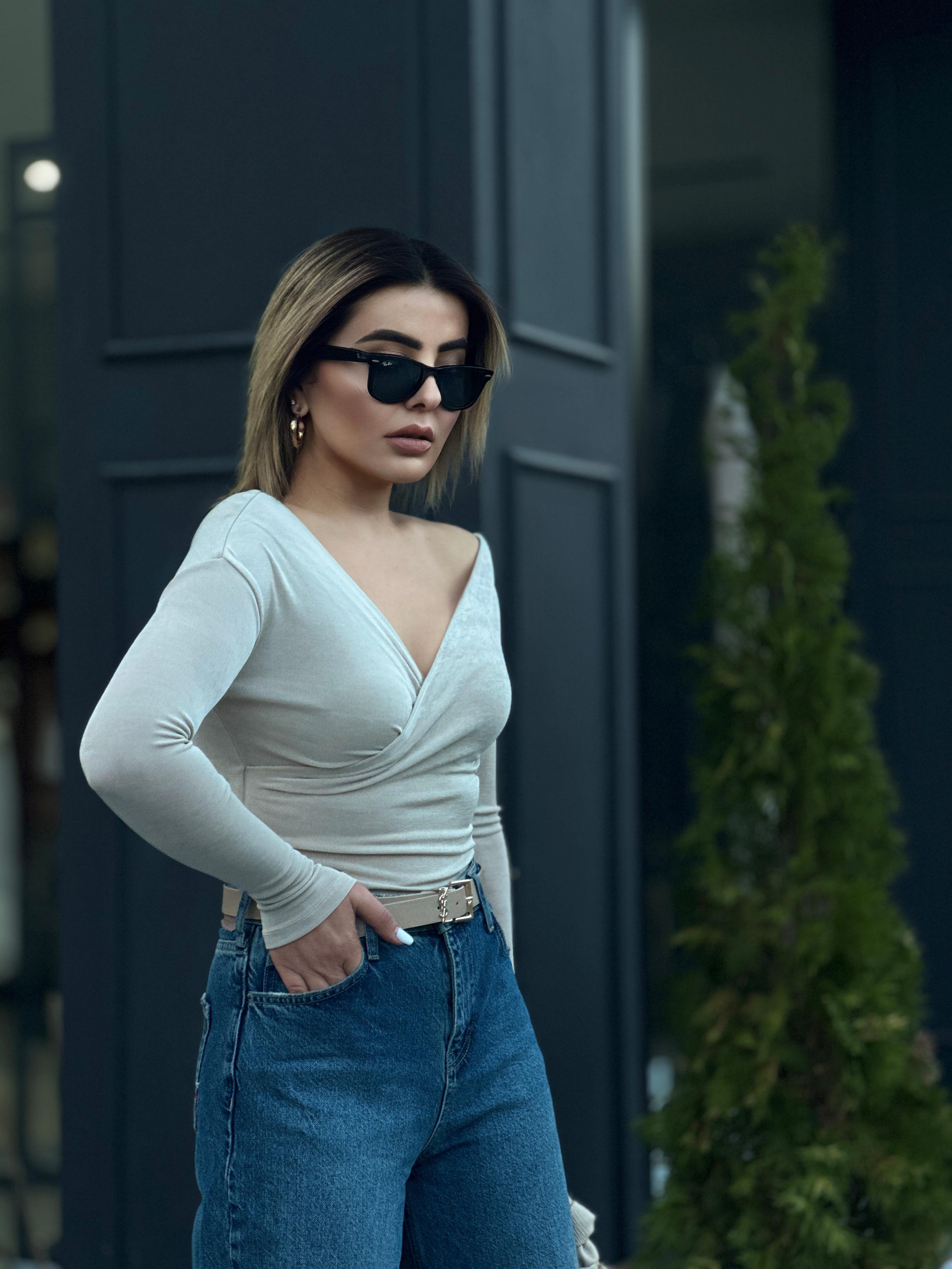 Taş Asimetrik Omuz Detaylı Kruvaze Bluz