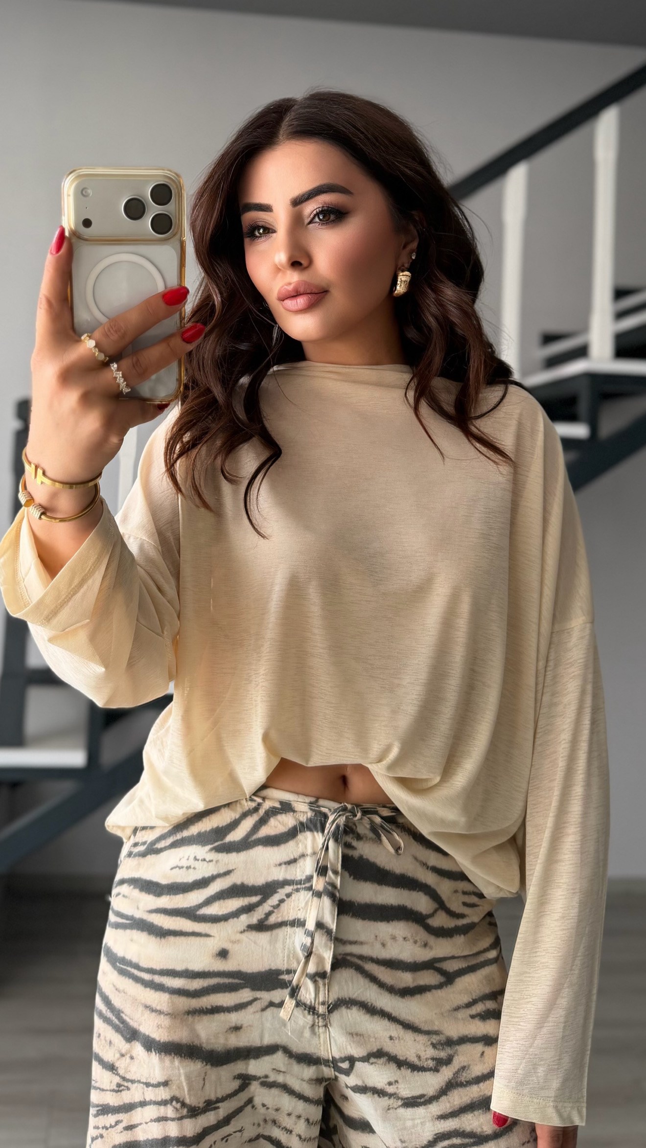 Taş Dik Yaka Transparan Oversize Bluz