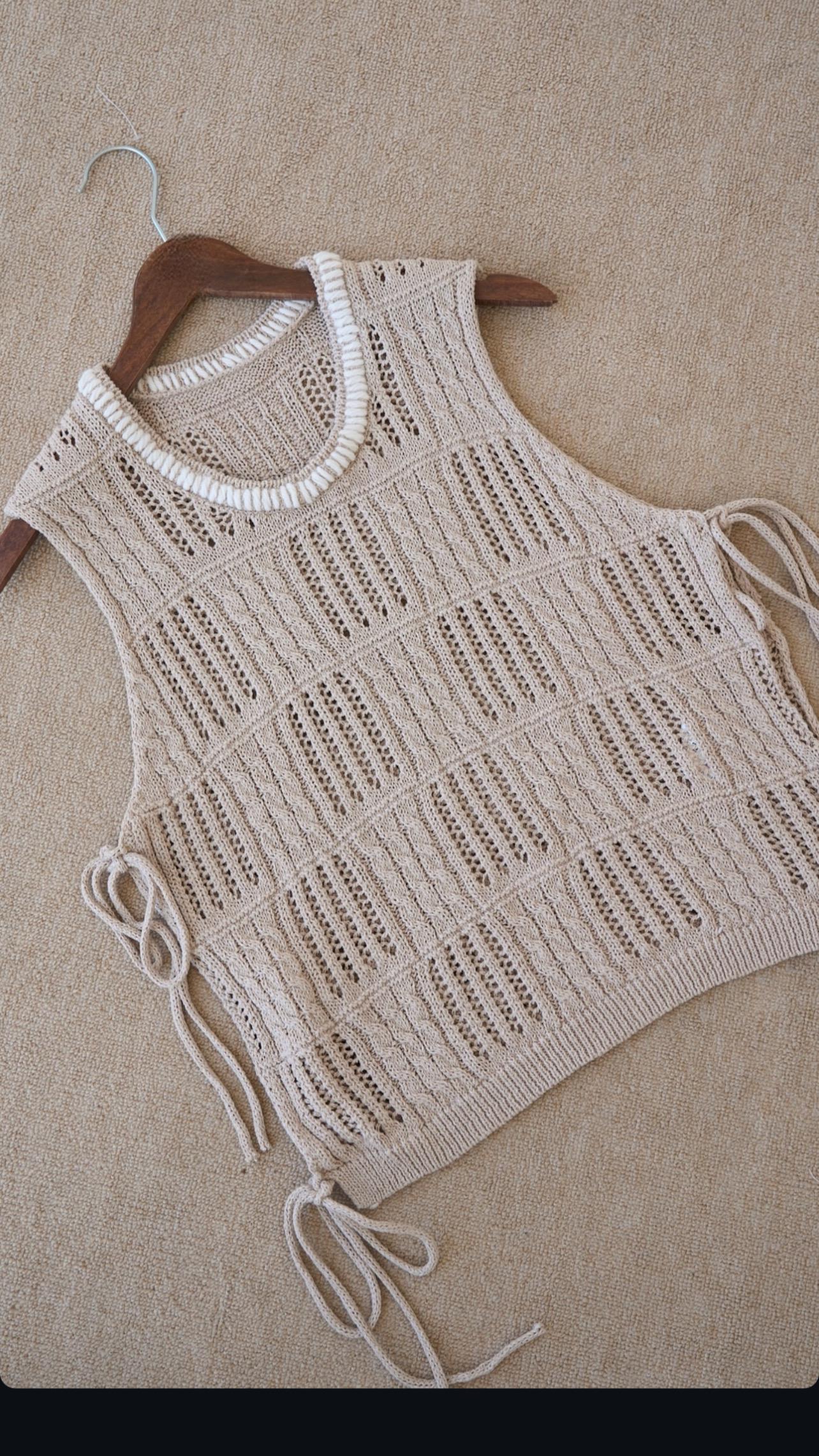 Stone-Ecru Jacquard Sleeveless Knit Blouse