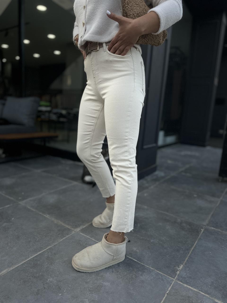 Taş Lazer Kesim Likralı Mom Fit Jean 