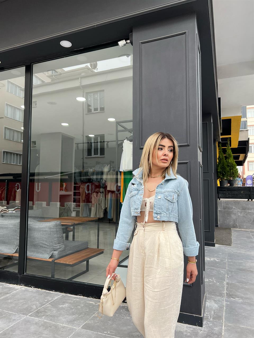 Yırtık Detaylı Crop Denim Ceket