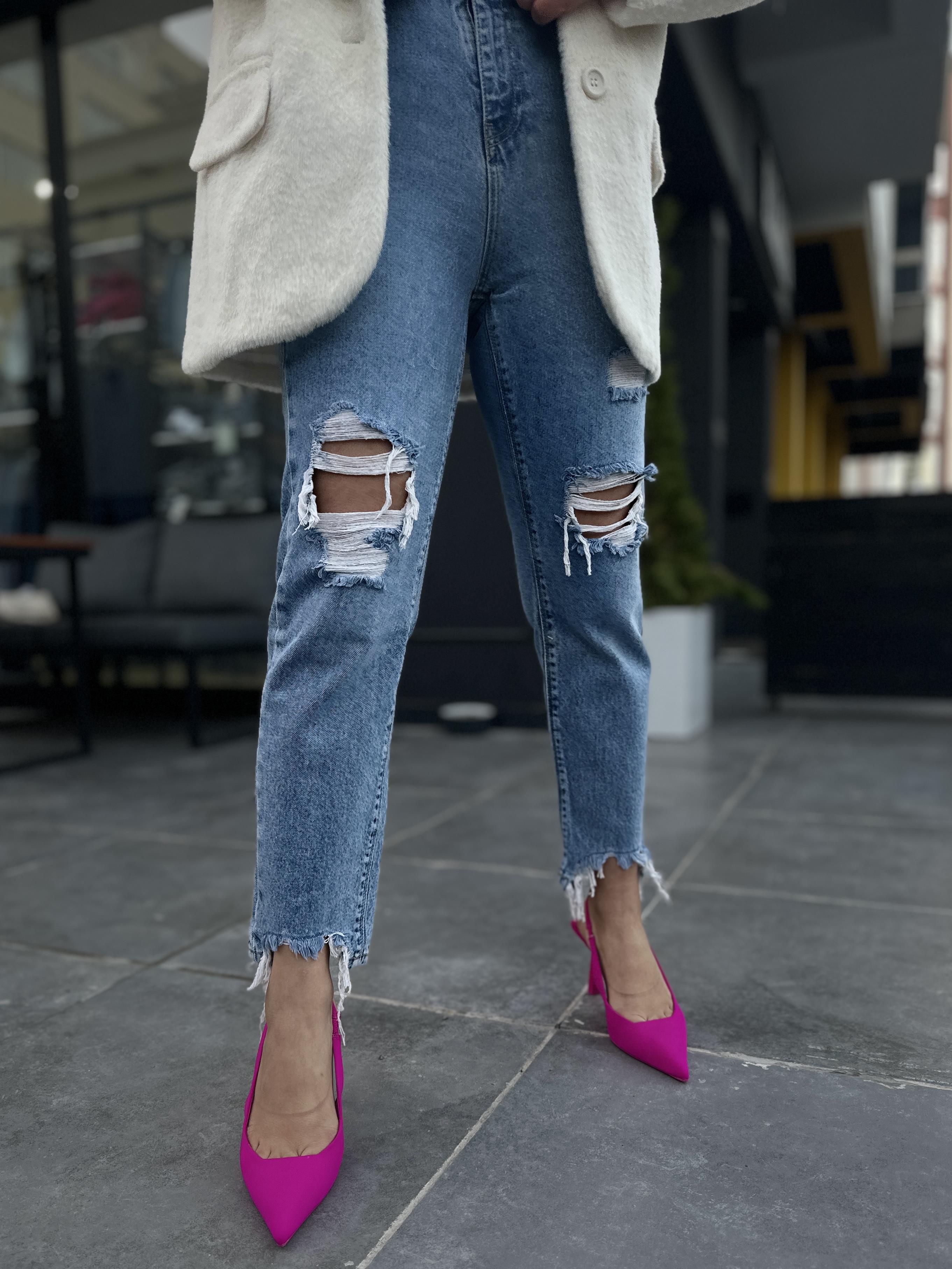 Yırtık Detaylı Mom Fit Jean