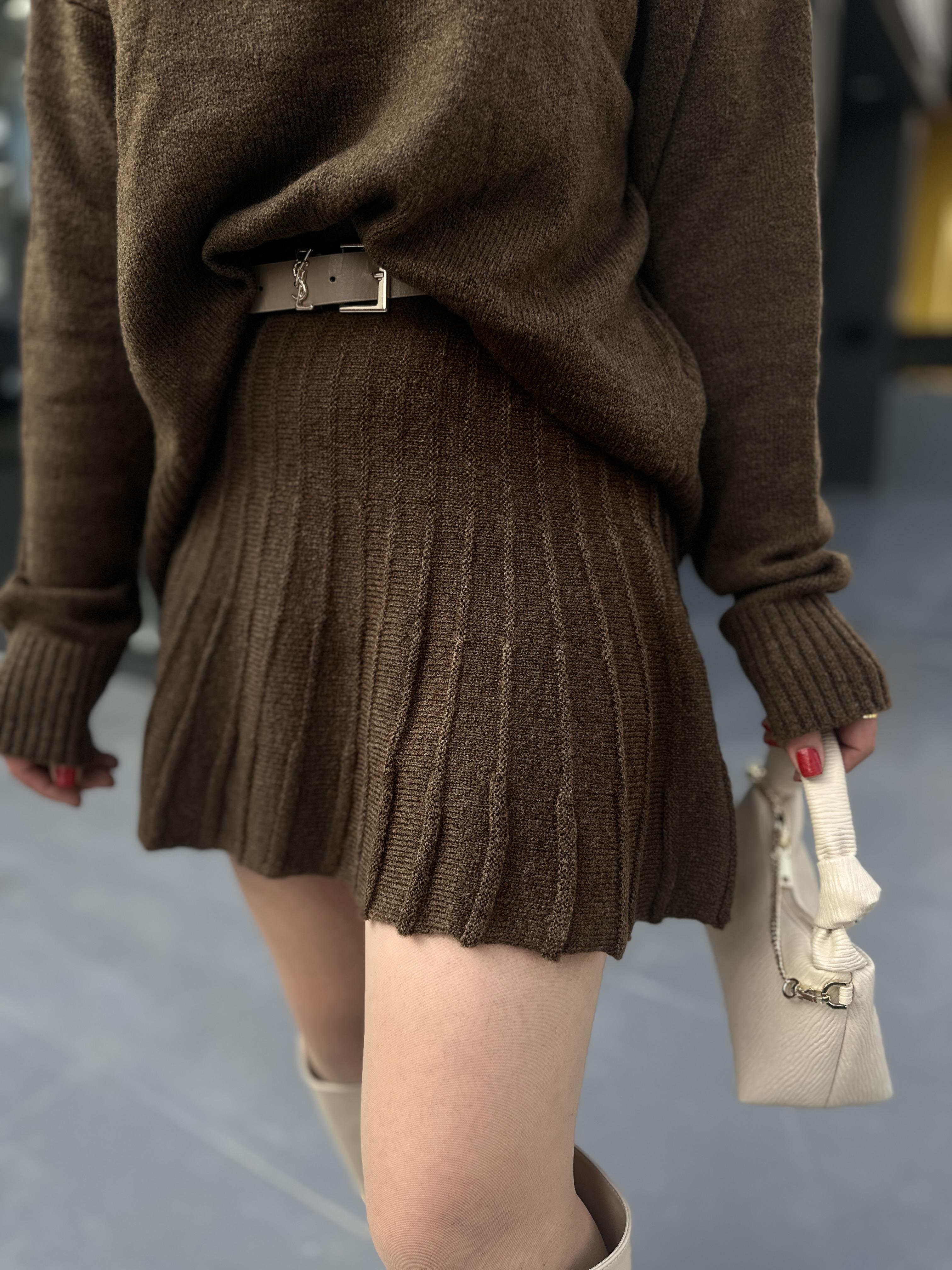 Zr Model Coffee Turtleneck Knit Sweater and Skirt Set