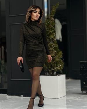  Siyah Gold Büzgü Detaylı Simli Mini Elbise