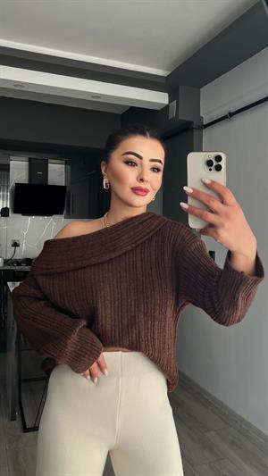 Acı Kahve Degaje Yaka Kazak 