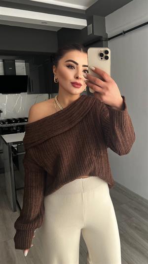 Acı Kahve Degaje Yaka Kazak 