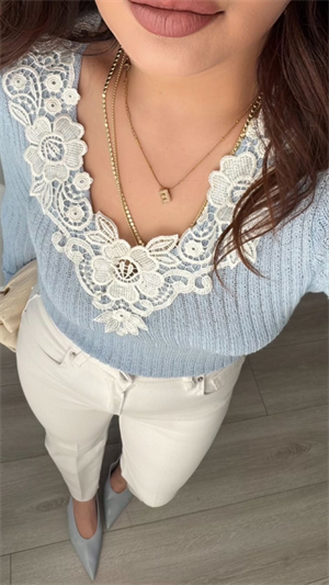 Bebe Mavi Yakadan Beyaz Dantelli İnce Triko Bluz