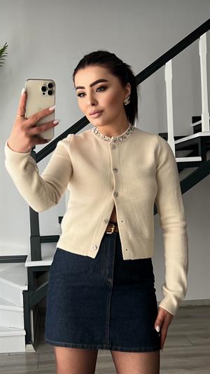 كارديجان بيج اللون بياقة مزينة بالأحجار وقماش منقوش
