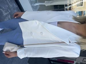 Beyaz Atlas Kumaş Crop Blazer