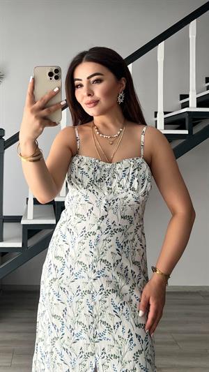 Beyaz Çiçek Desen Sırtı Gipeli Elbise