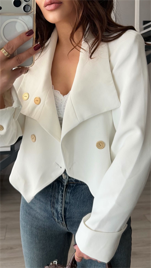 Beyaz Gold Düğme Detaylı Crop Ceket