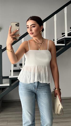 Beyaz İnce Askılı Volanlı Triko Bluz