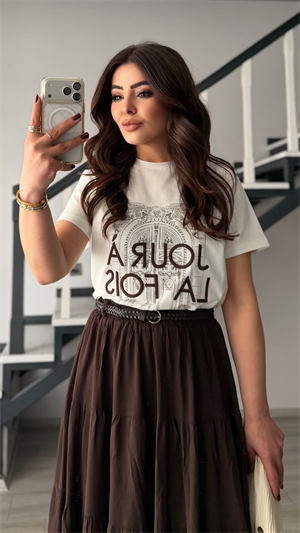 Beyaz Kabartma Motifli Tişört