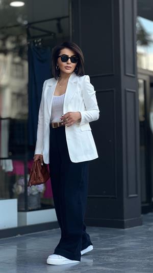 Beyaz Kol Yırtmaçlı Astarlı Tensel Doku Blazer Ceket