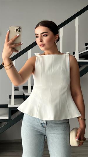 Beyaz Omzu Fiyonk Detaylı Peplum Bluz