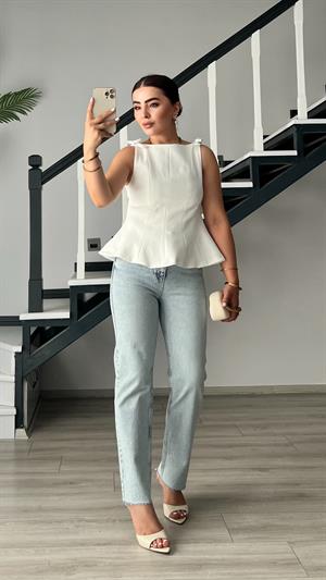 Beyaz Omzu Fiyonk Detaylı Peplum Bluz