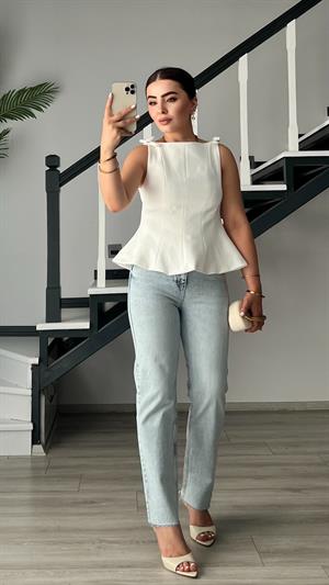 Beyaz Omzu Fiyonk Detaylı Peplum Bluz