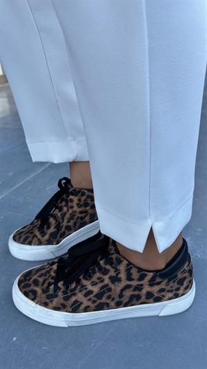 Beyaz Paça Yırtmaçlı Crep Kumaş Klasik Pantolon