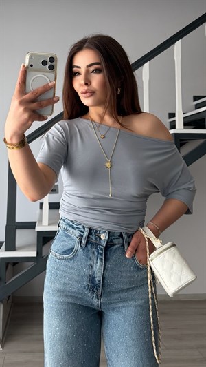 Buz Mavi Kayık Yaka Düşük Omuz Bluz
