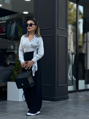 قميص مخطط من الساتان برباط