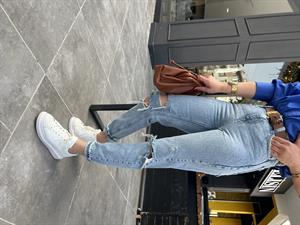 Diz Yırtık Detay Mom Fit Jean