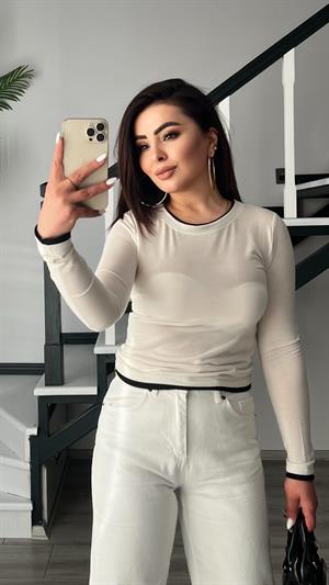 Ekru Bisiklet Yaka Siyah Geçişli Yarı Transparan Bluz 