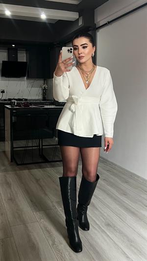 كارديجان بلون أبيض كريمي مع حزام شبكي فولاذي