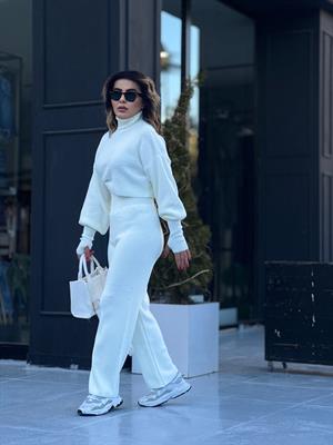 Off-white toe-strap knit set