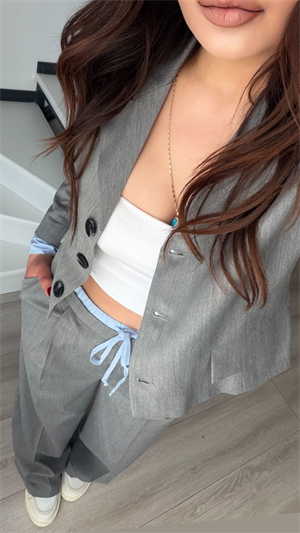 Gri Kol ve Bel Detaylı Crop Ceket-Pantolon Takım